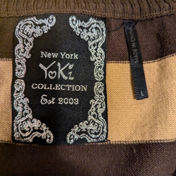 Striped V-neck Yoki sweater top with hip and sleeve accents - Picture 2 of 3